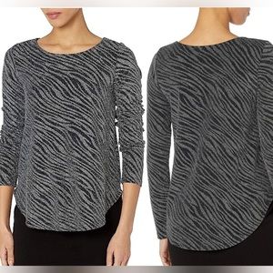 Karen Kane metallic top. New with tag